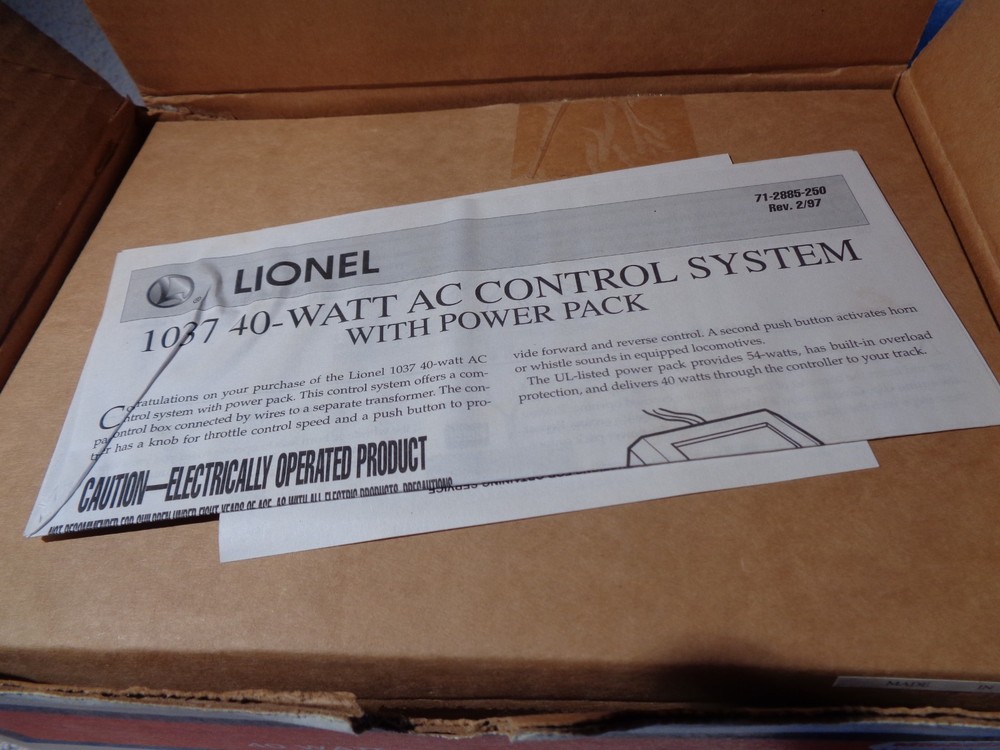 Mint & boxed Lionel 12885 40 Watt transformer Control System