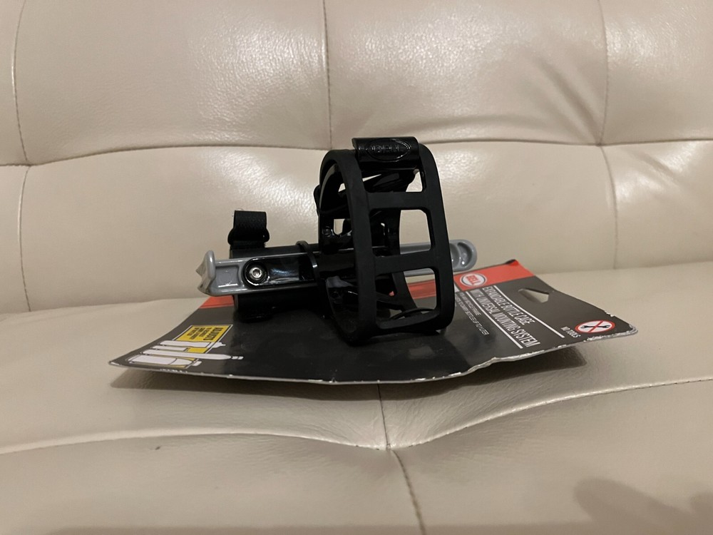 BELL EXPANDABLE BOTTLE CAGE WITH UNIVERSAL MOUNTING SYSTEM