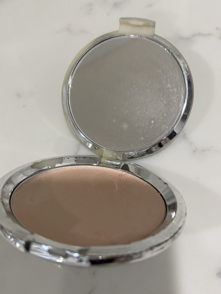 IT COSMETICS HELLO LIGHT CREME ILLUMINATOR .23 OZ NWOB SCUFFED COMPACT