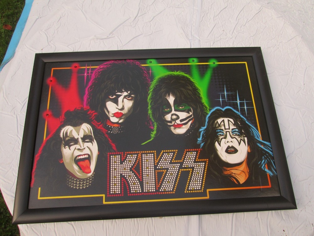Working ....Kiss Catalog Led Lighted Artwork 2004