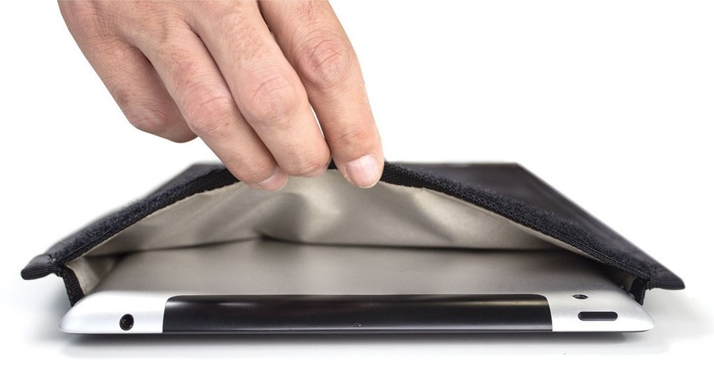 Mission Darkness Medium Non-Window Faraday Bag for Tablets
