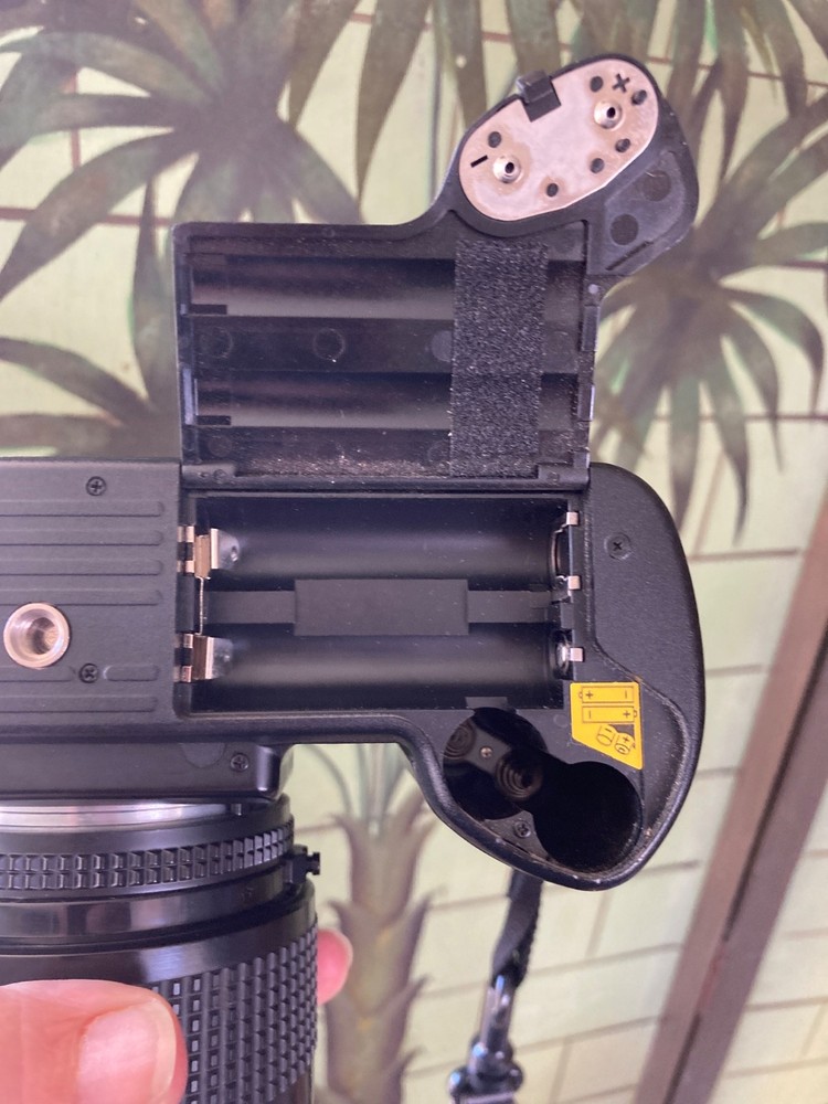 nikon decision master system N4004 AF Nikkor 35-135mm lense strap flash