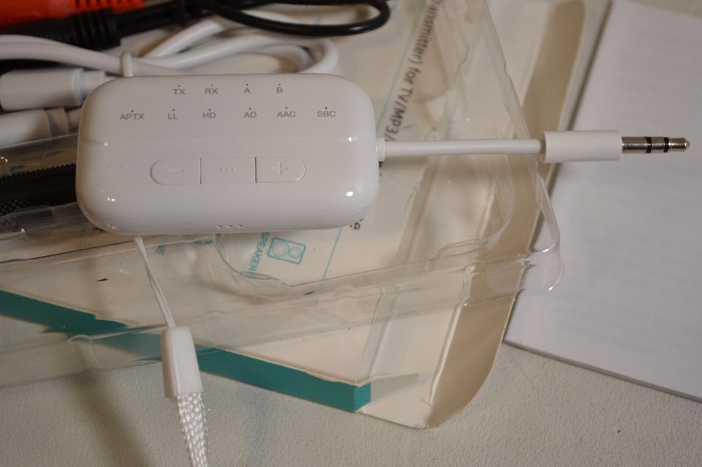 Beeitzie B101 2-in-1 V5.3 Bluetooth Wireless Transmitter Receiver