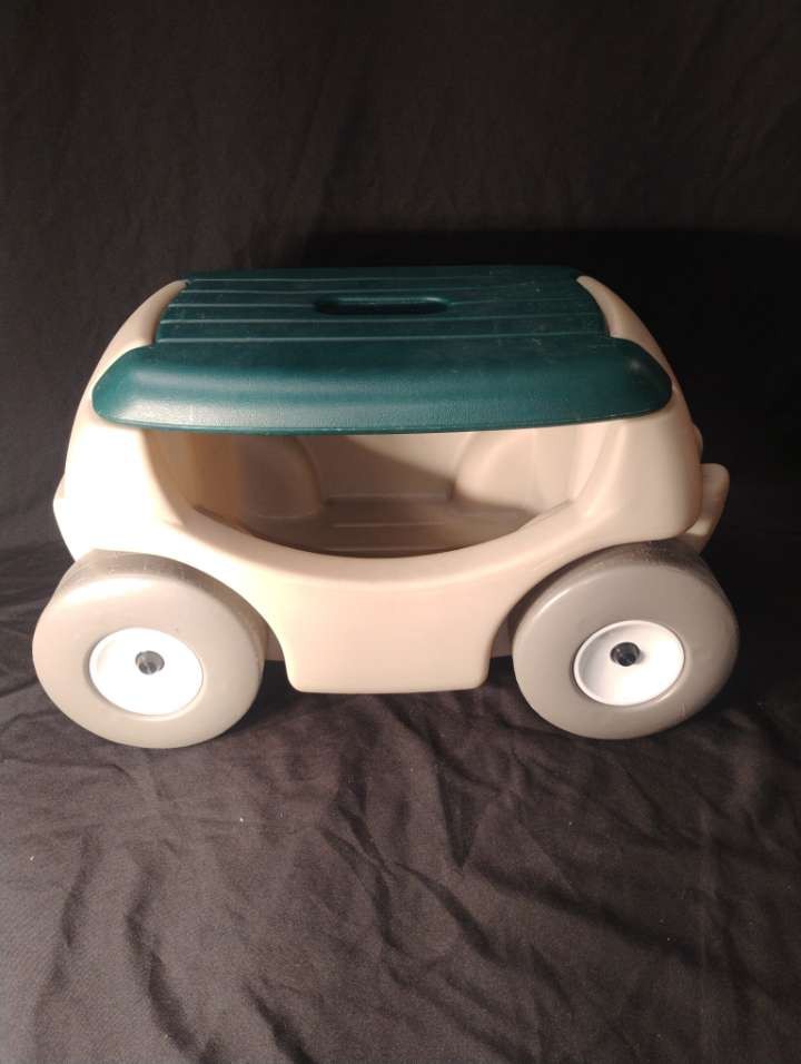 Step 2 Multi Purpose Rolling Garden Hopper Utility Seat Storage Cart Organizer