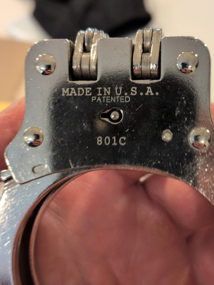 Handcuffs, Hinged