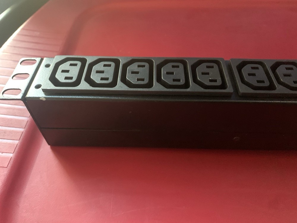 APC AP9559 – Rack PDU, Basic, 1U, 10A, 230V, (8) C13