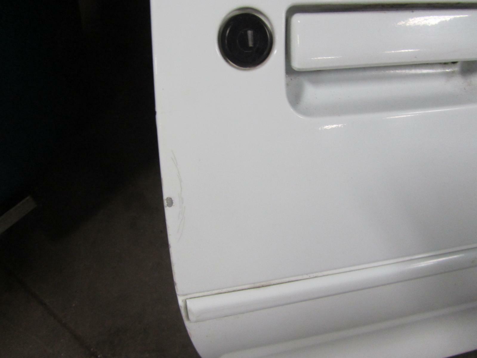 93-02 CHEVY CAMARO RF Right Front Passenger Side Door Electric White 9567