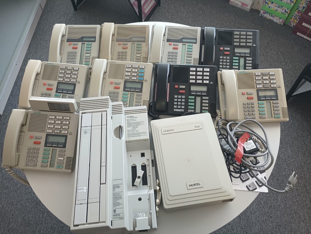 Nortel Norstar CICS Compact System with VM & 9 Phones