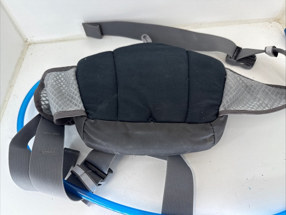 CAMELBAK FLASHFLO HYDRATION WAIST PACK, Gray And Black With Bladder