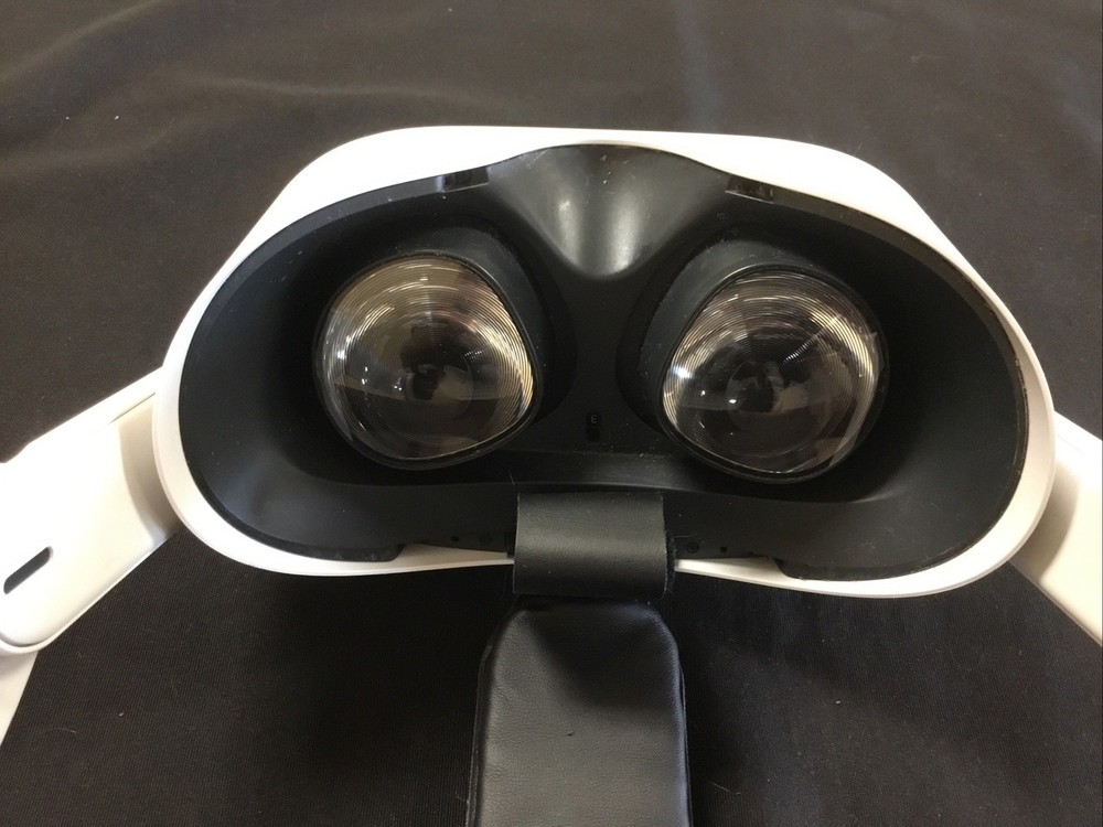 Oculus Quest 2 *HEADSET ONLY* 128GB w/Adjustable Strap *SEE PICS*