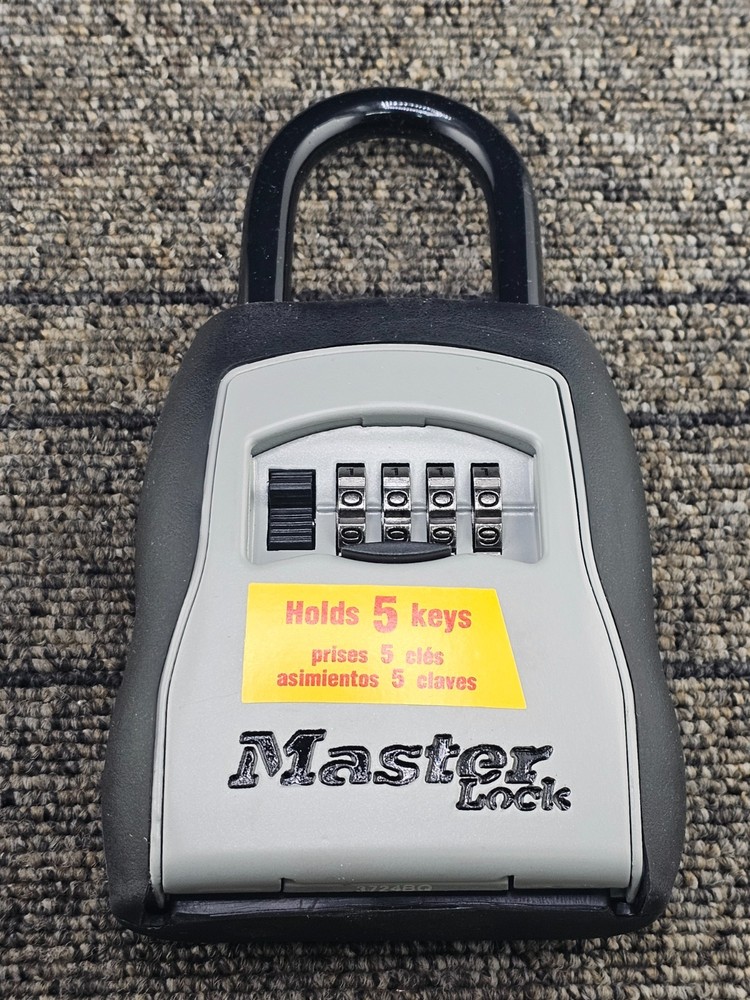 Master Lock 5400EC: Portable Combination Lock Box Black Resettable P64221