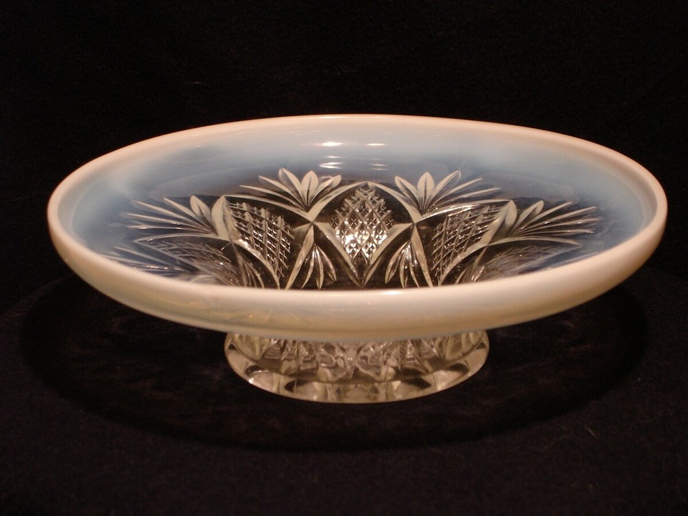 Dugan White Opalescent Reflecting Diamonds Cupped Table Dish