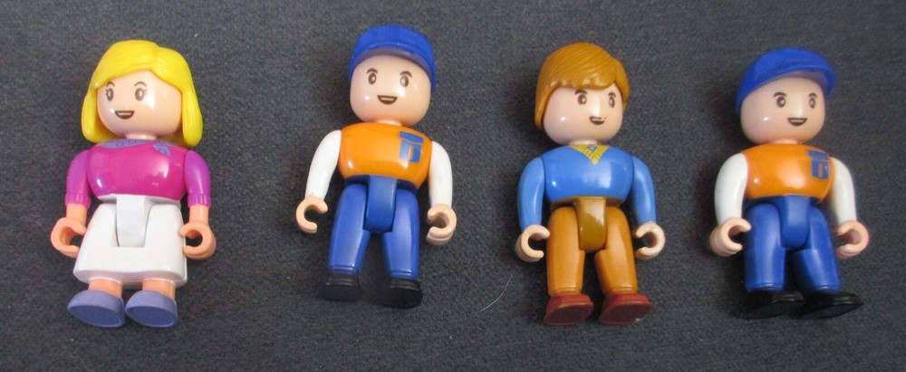 4 Bend at Waist Plastic Miniature Figures (*3 Different)