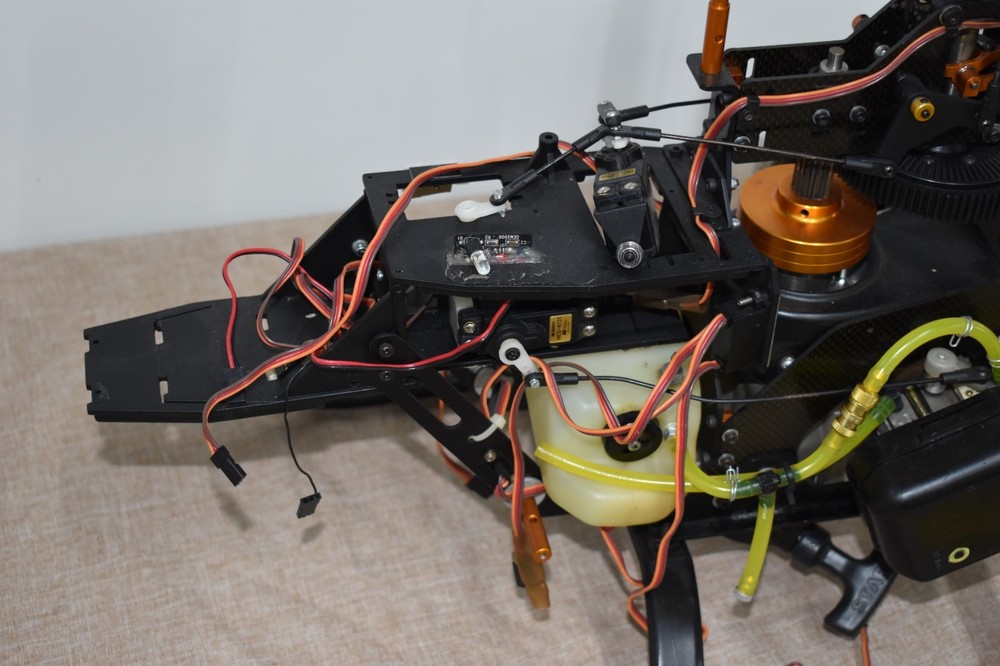 X-cell XL Carbon Gas Powered RC Helicopter pull start