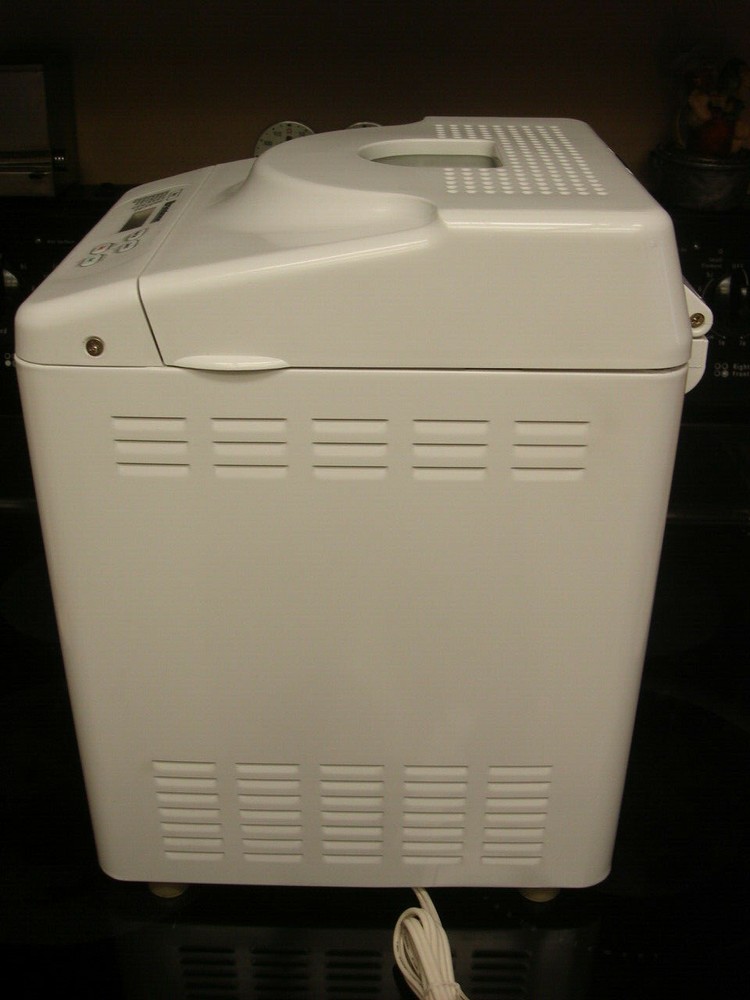 Breadman Bread Maker Machine Model TR-442, 8 Programs 3 Loaf Sizes + Yeast