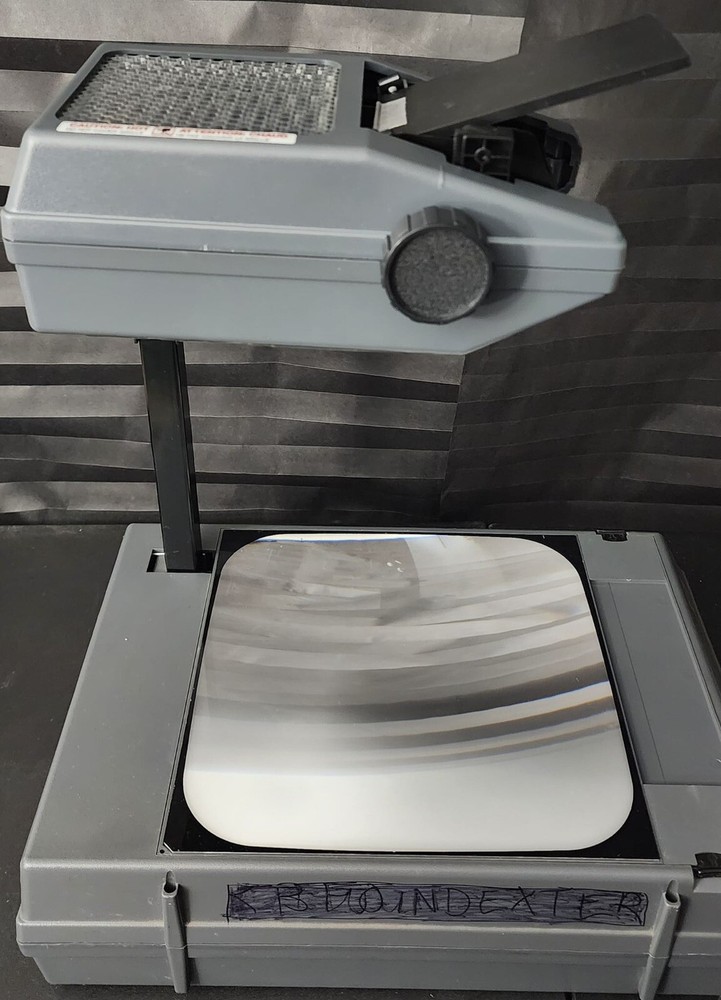 3M Visual Systems 2000 AG Portable Overhead Transparency Projector