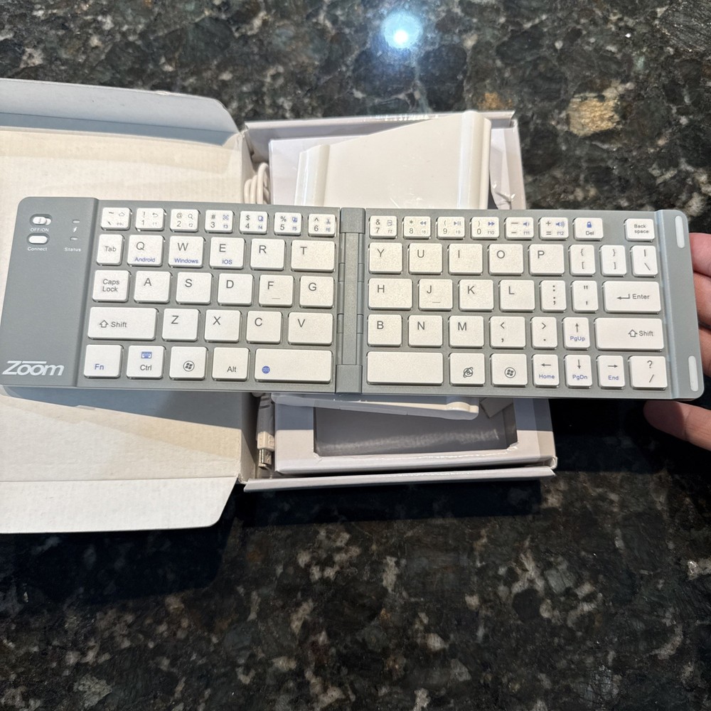 Zoom Gridlock Bluetooth Keyboard / Foldable Keyboard - New / Open Box D