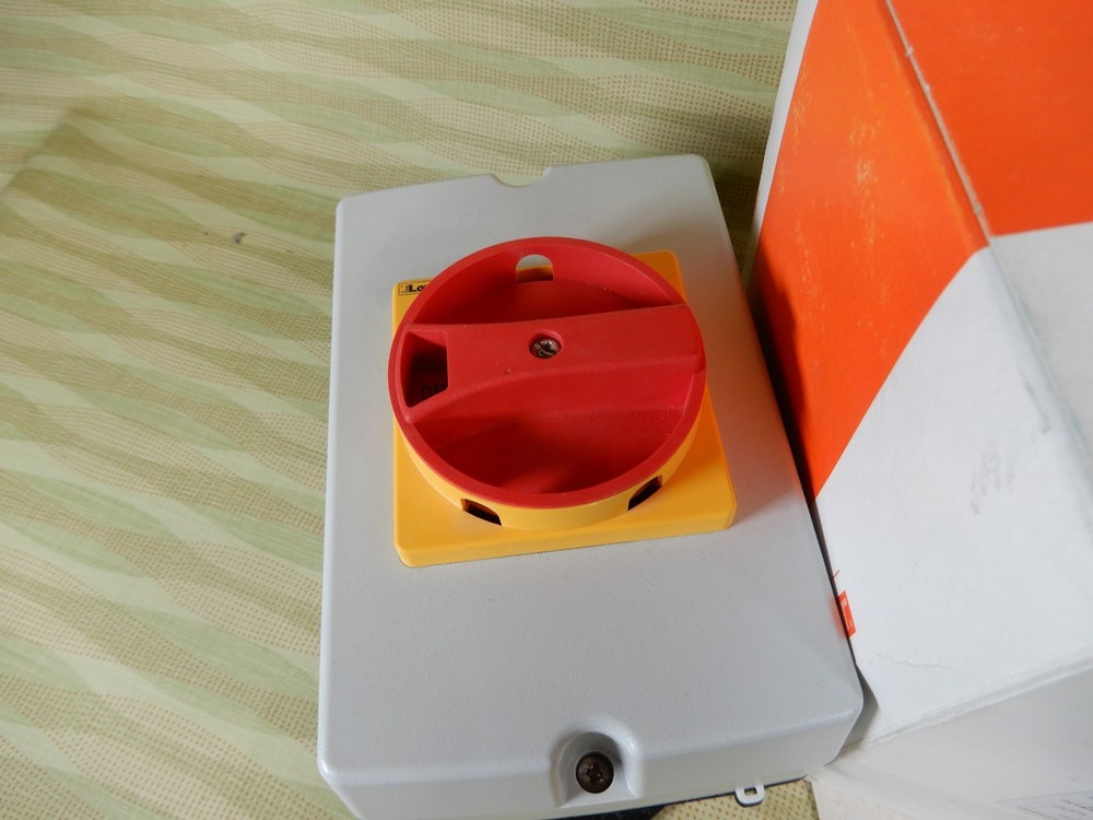 Lovato NOS GAZ032 Disconnect Rotary Switch 32A BX
