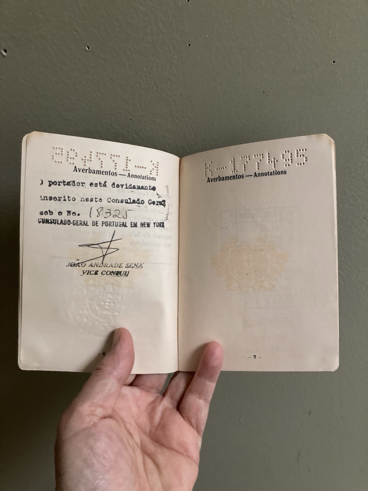 Vintage Portugal Passport New York Consular Revenue Stamp 1986 obsolete Passport