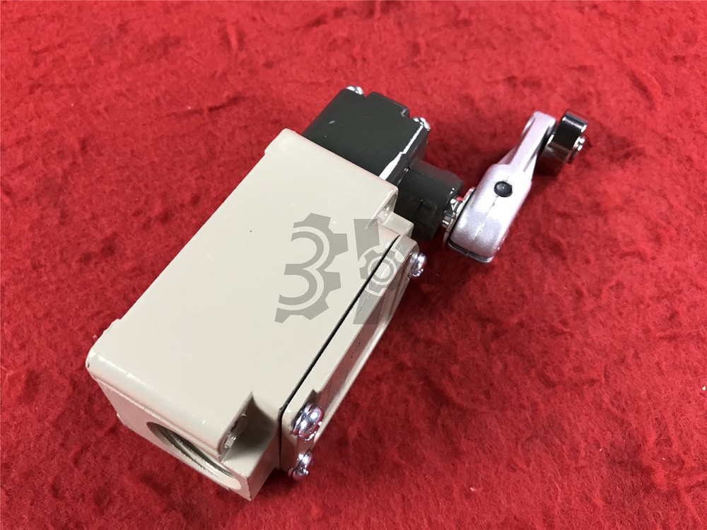 ONE NEW WLCA2-2 WLCA22 OMRON Limit Switch