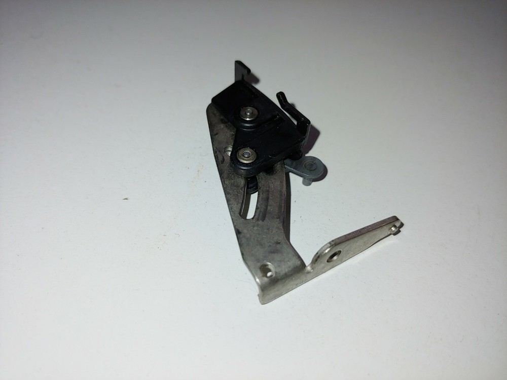 IBM SELECTRIC TYPEWRITER PART - RIBBON GUIDE - RH
