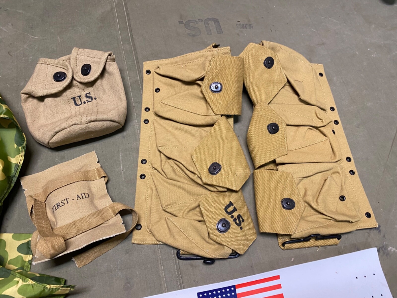 WWII US AIRBORNE PARATROOPER, BAR RIFLEMAN, AMMO BELT, FIRST AID, CANTEEN LOT