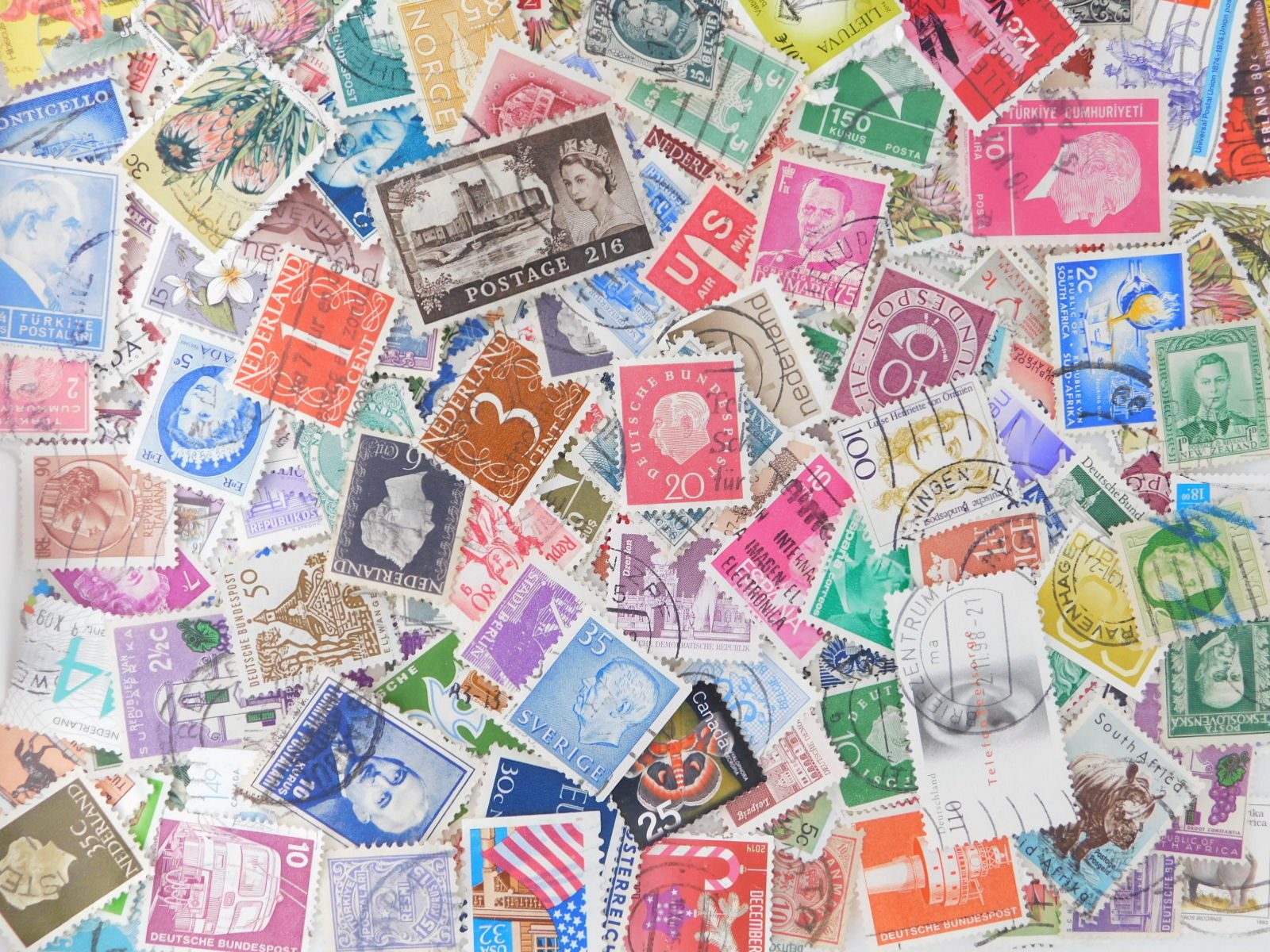 STAMP WORLD WIDE 1000pc lot off paper kiloware philatelic collection used