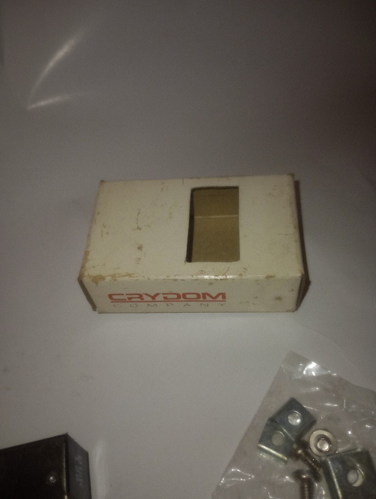 NEW GENUINE CRYDOM D1240 SOLID STATE RELAY 3-32V