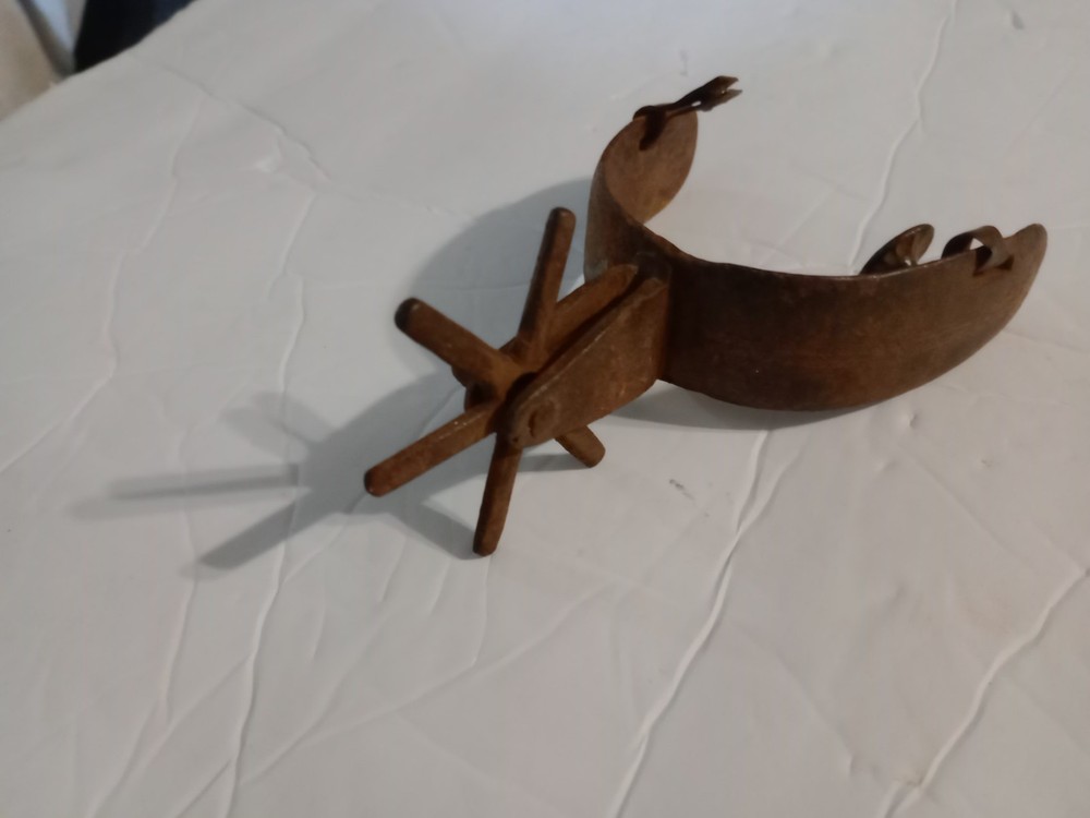 Antique Single Old West Cast Iron Boot Spur with Six Point Rowel Rusty