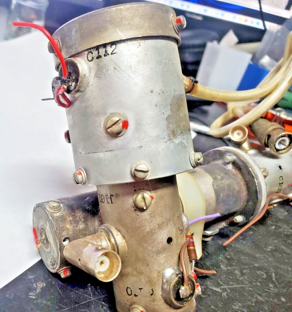 1960s US vintage UHF missile transmitter part with 2X JHS-5876 triodes 8133359