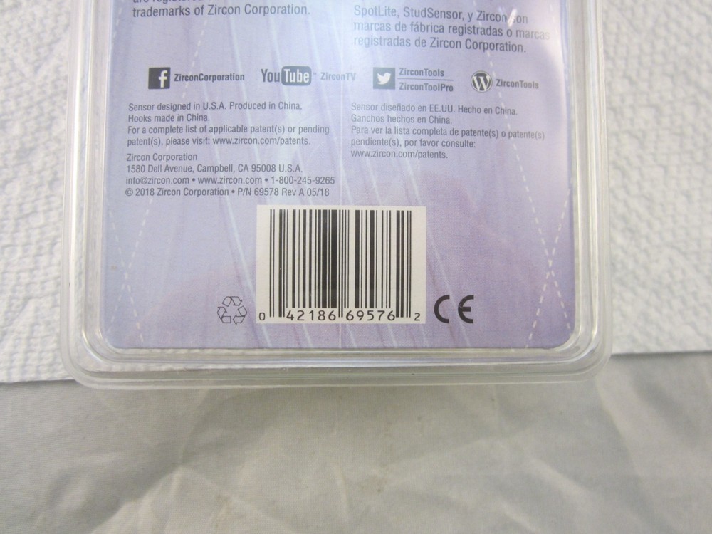 Zircon StudSensor Pro25 Stud Finder & Picture Hanging Kit w/ Assorted Hooks NEW