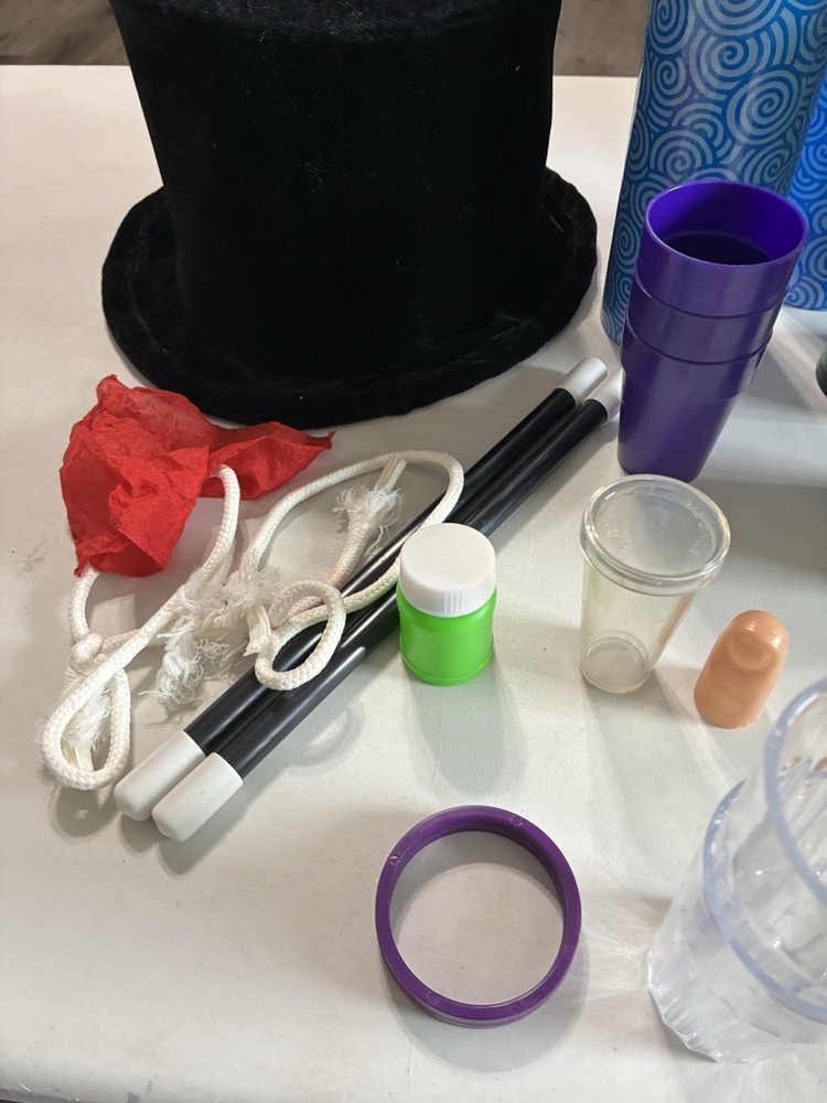 Magic Set Comes Only With Items Pictured