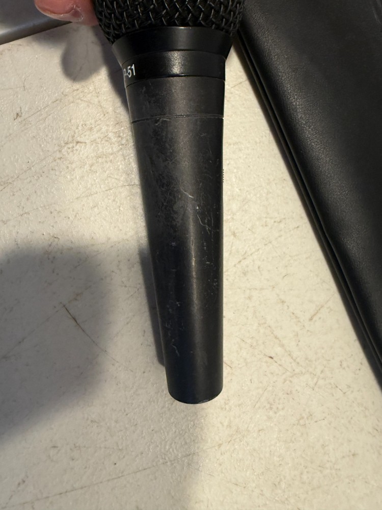 Fender P-51 Microphone in Shure Case