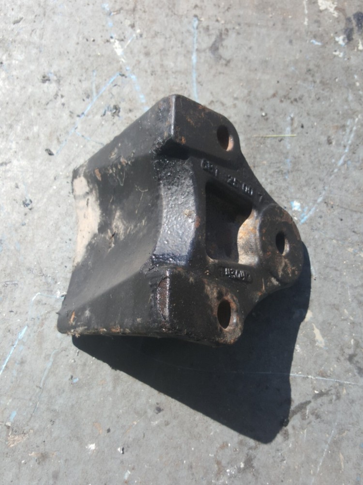 FREIGHTLINER LEAF SPRING BRACKET 6813250017