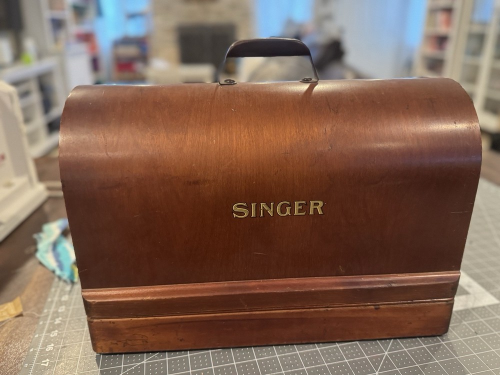 Gorgeous SINGER 128 Sewing Machine from 1949!