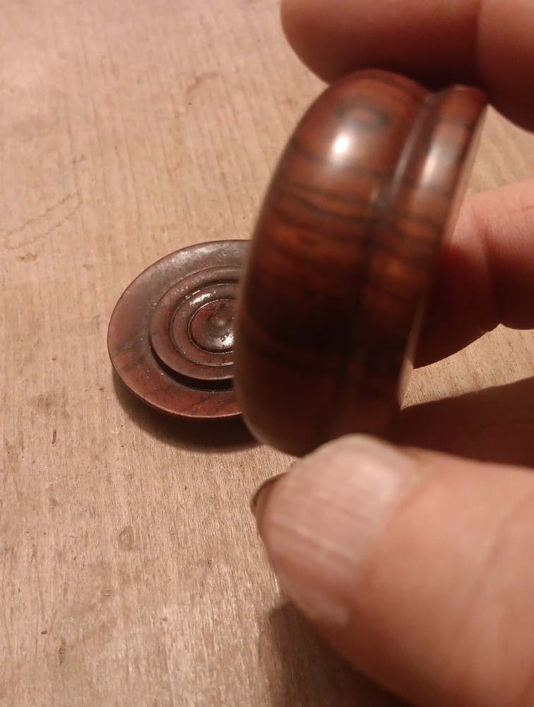 antique treenware Cover Snuff ??