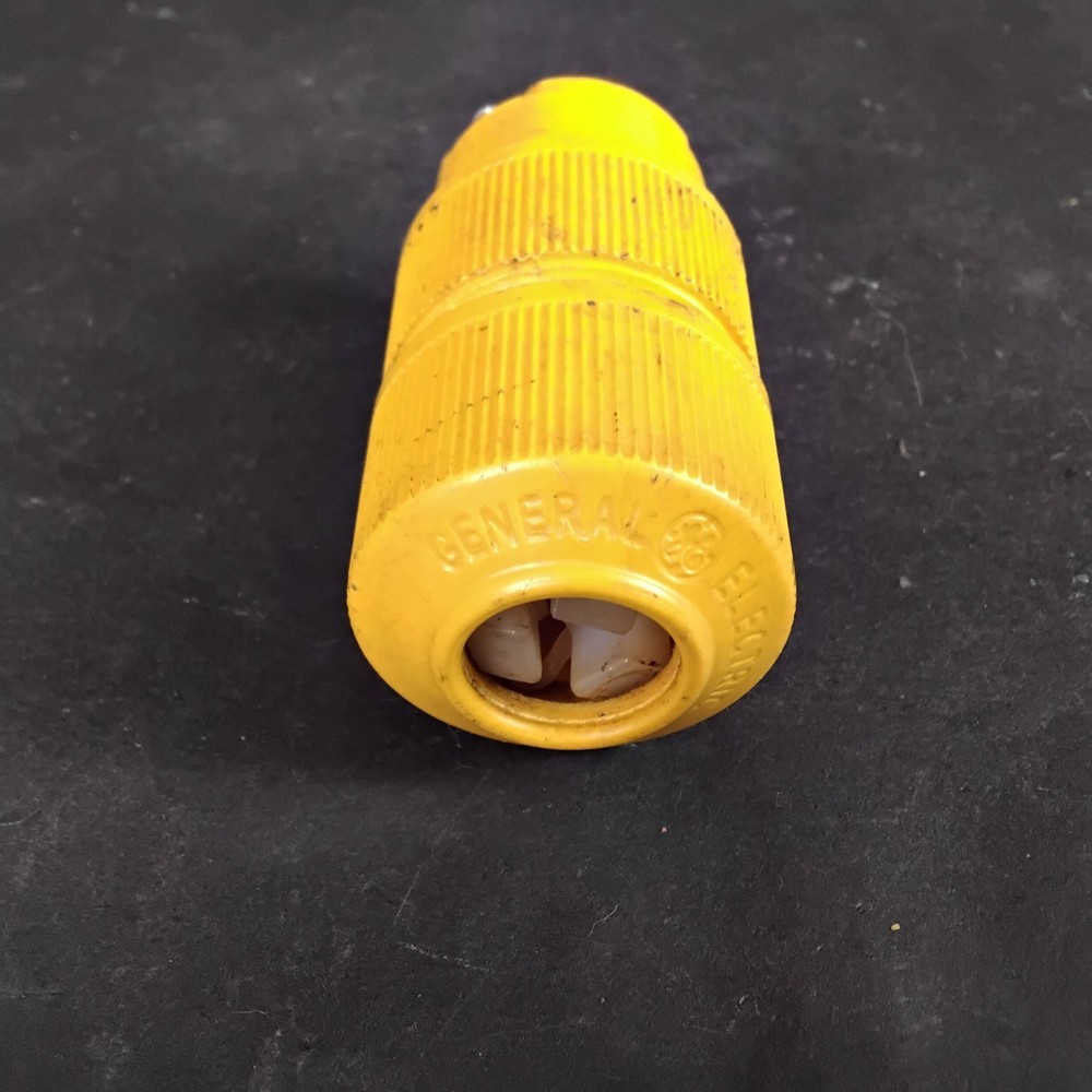 GENERAL ELECTRIC 5-15R LOCKING PLUG ($14 OBO)