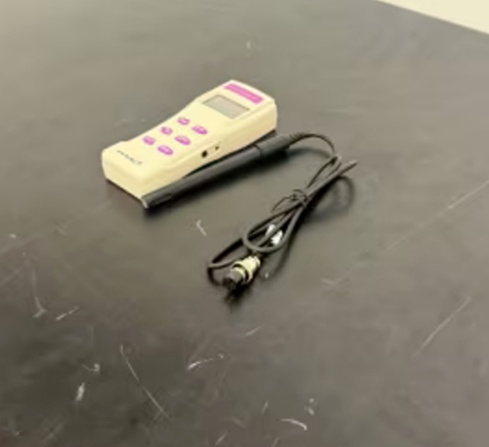 VWR 89094-958 TRACEABLE EXPANDED RANGE CONDUCTIVITY METER