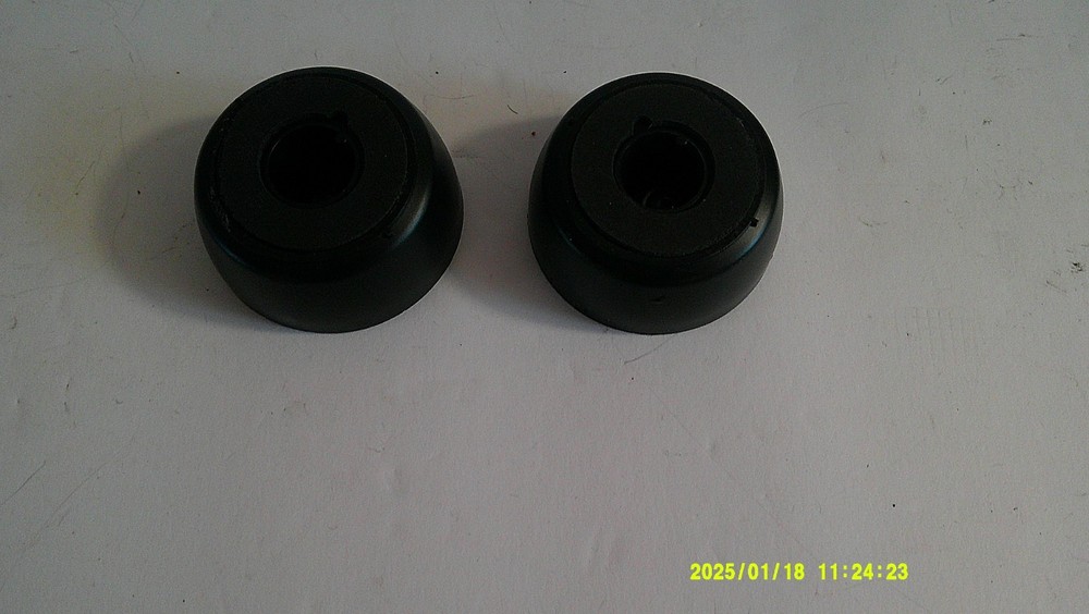 INTEGRA DTR-7.2 AV-Receiver Feet (2)