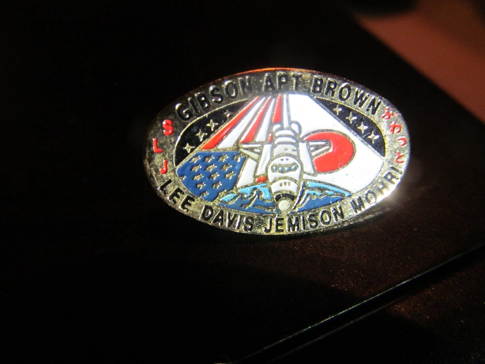 SHUTTLE ENDEAVOUR STS-47  LAPEL PIN