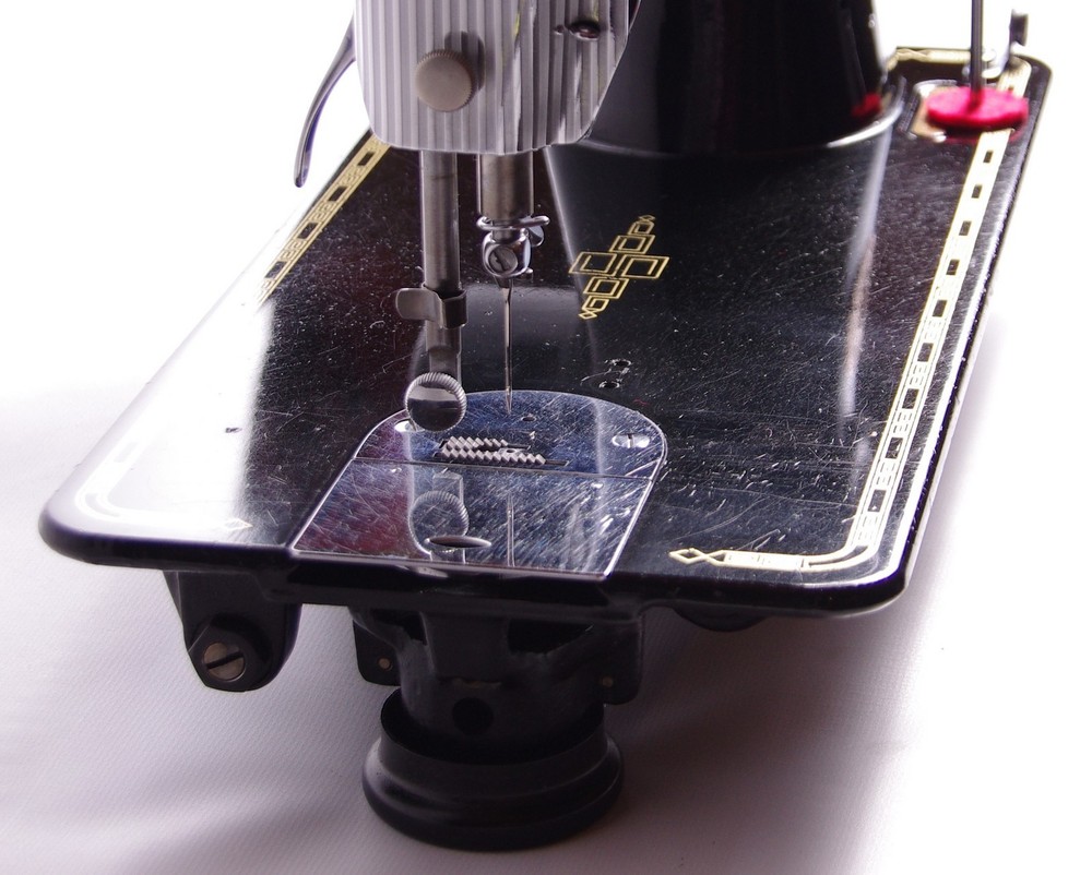 SINGER 201-2 Sewing Machine - Professionally Restored & Adjusted.