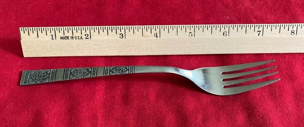 TREMONT Flat Tip Floral Textured Stainless Dinner Fork 7 1/4" Unknown Manf
