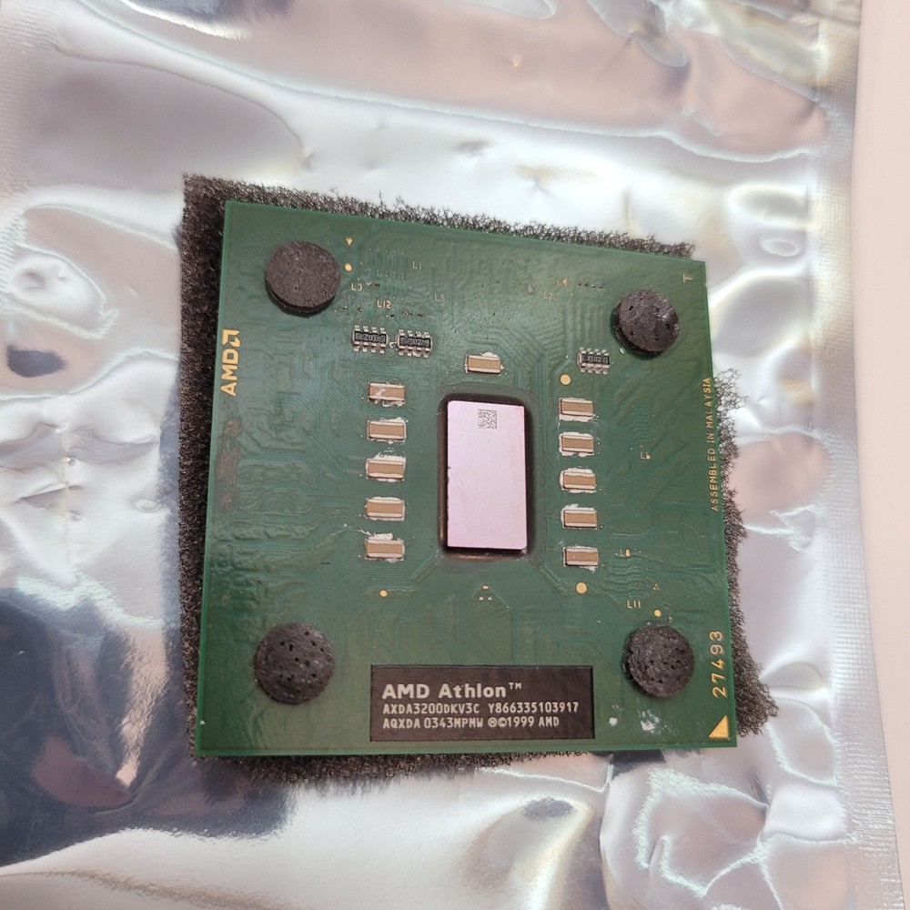 AMD Athlon XP 3200+ CPU Barton Socket A 462 AXDA3200DKV4E 2.2GHz 400 FSB