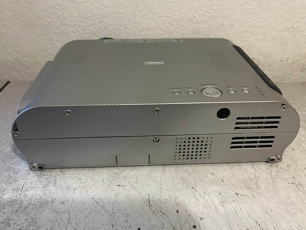 Toshiba TLP670 Data Projector