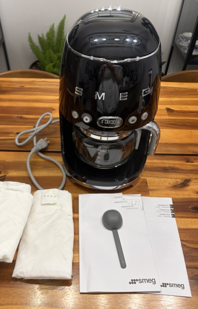 SMEG DCF02BLUS 4-Cup Drip Coffee Machine – Black – NEW in Box