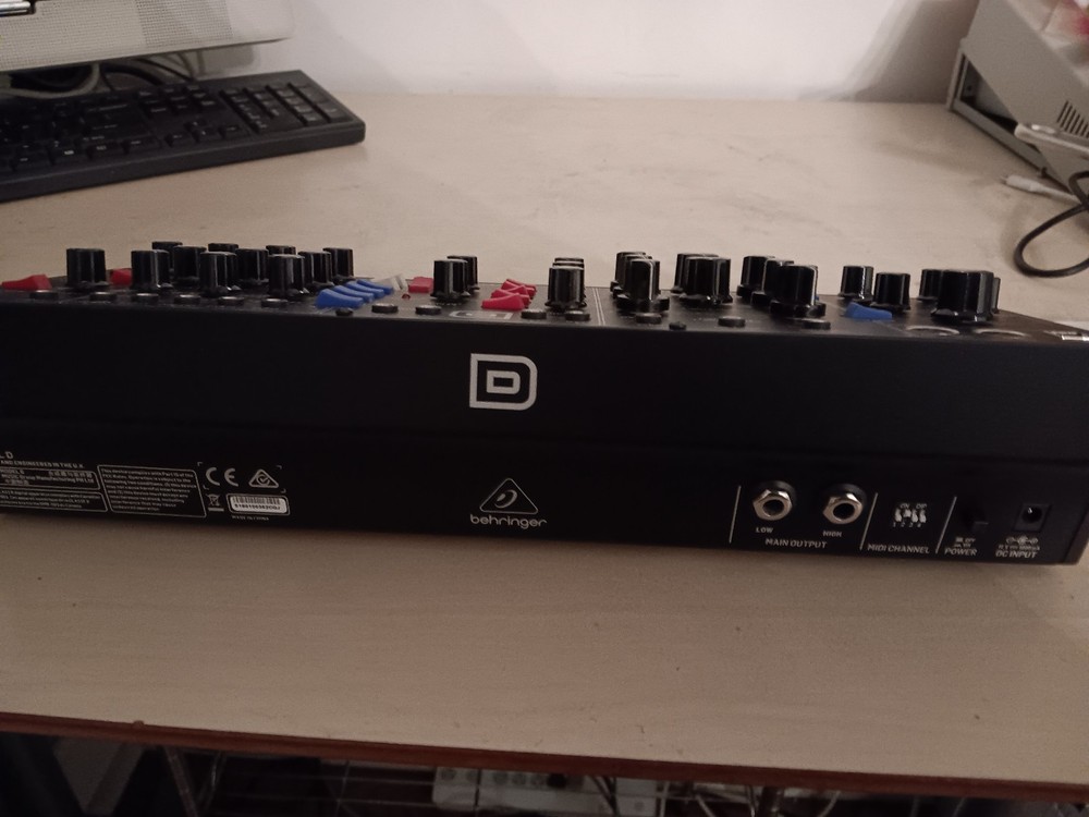 Behringer Model D