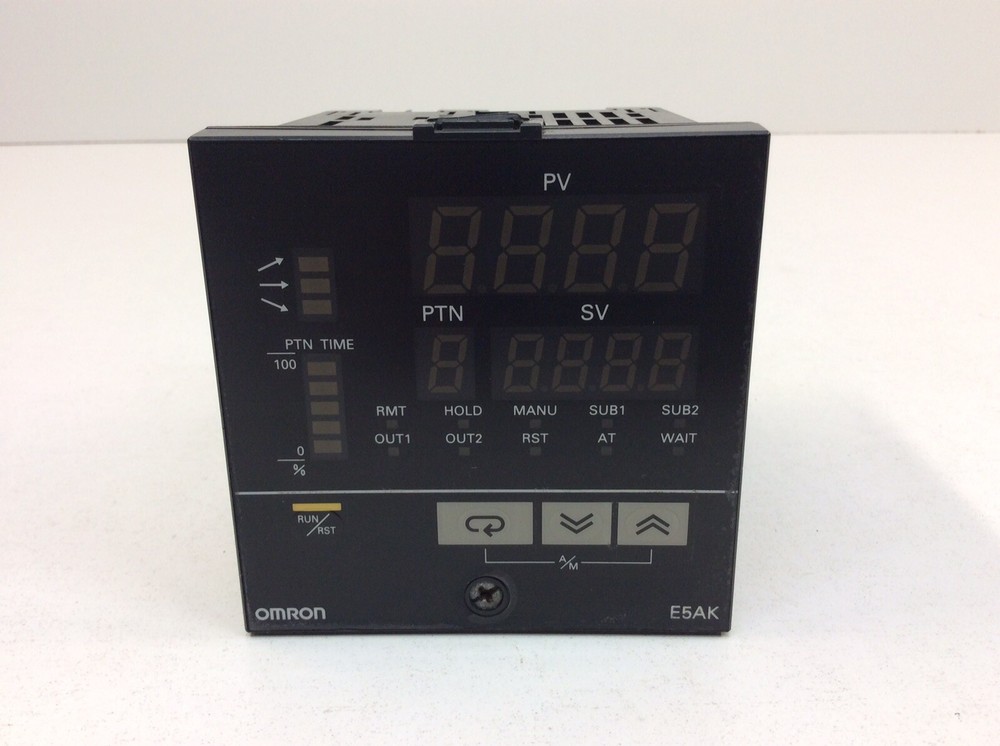Omron E5AK-TAA2-500 Process, Temperature Digital Controller Relay LED 100~240VAC