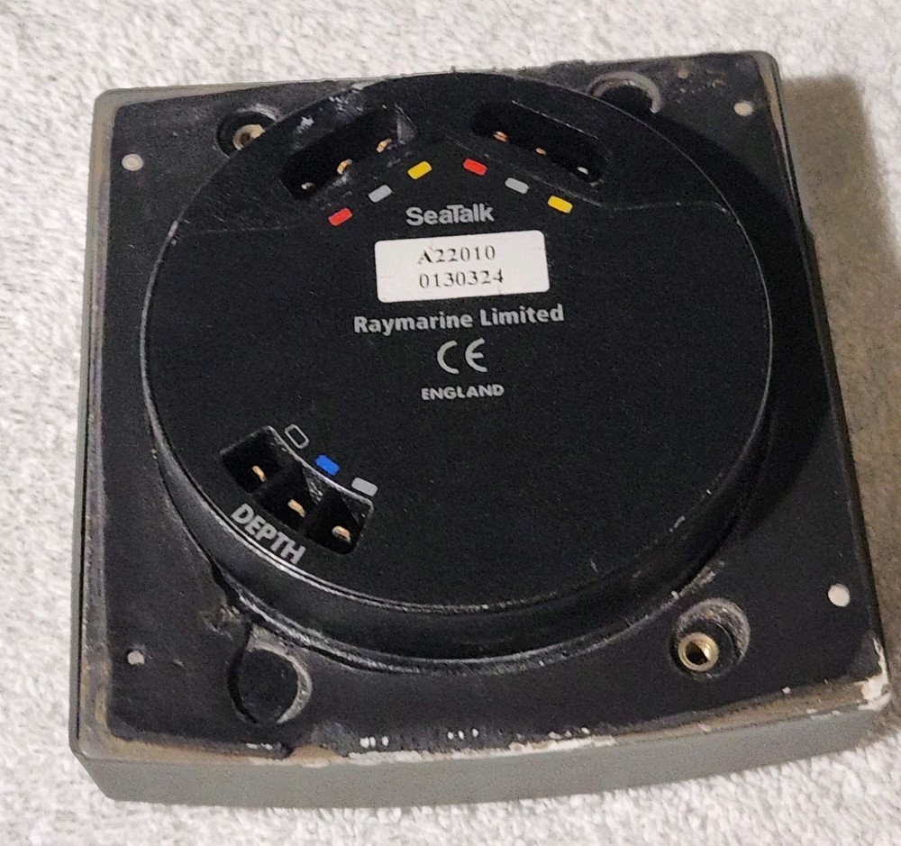 Raymarine ST60 Depth Display Control Unit A22010 powers on Needs Display Repair!