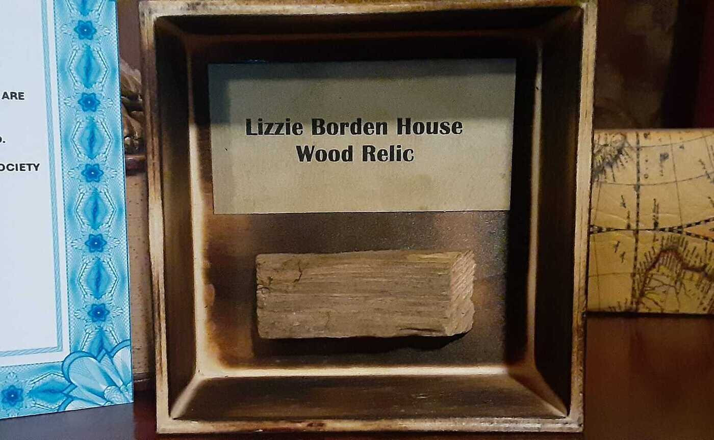 LIZZIE BORDEN HOUSE Wood Relic Certificate Authenticity Ax Murder Haunted Relic