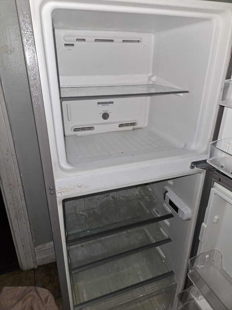 Whirlpool Refrigerator PICKUP ONLY